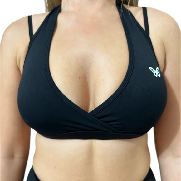 ✨NEW✨ Halter sports bra - Picture 2 of 3